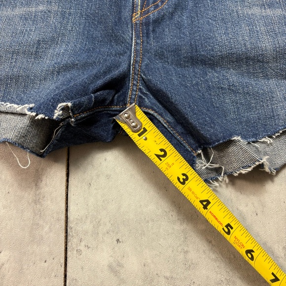 NEW LEVI'S 501 Denim Jean Shorts Women's Button Fly Hem Fray Medium Wash Size 31 - Picture 8 of 8